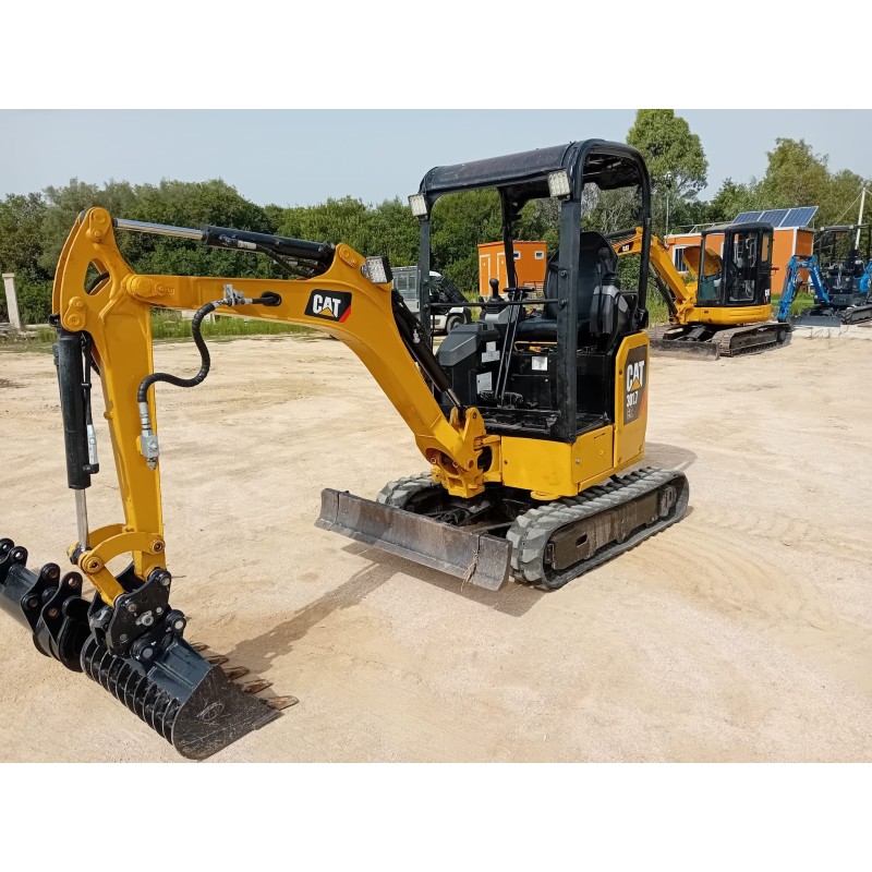 Miniescavatore Caterpillar 301.7 - 18 Quintali -  2200 Ore - Inclusi attacco rapido e 2 benne