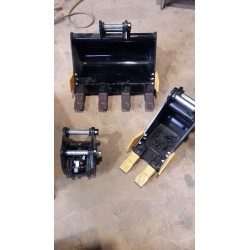 Caterpillar 301.7 2018  -  2800 Ore - Inclusi attacco rapido e 2 benne